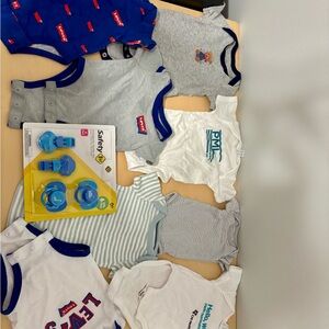 Newborn 0-3 month onesies